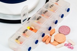 Préparation des doses à administrer (pilulier)